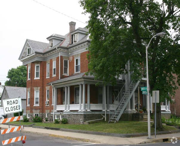 Primary Photo - 302 Juniper St