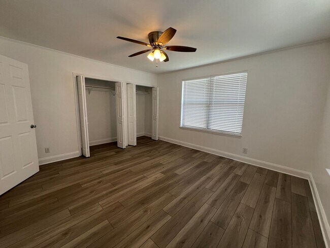 Building Photo - Beautiful renovated 1 bedroom Condo with River Views!