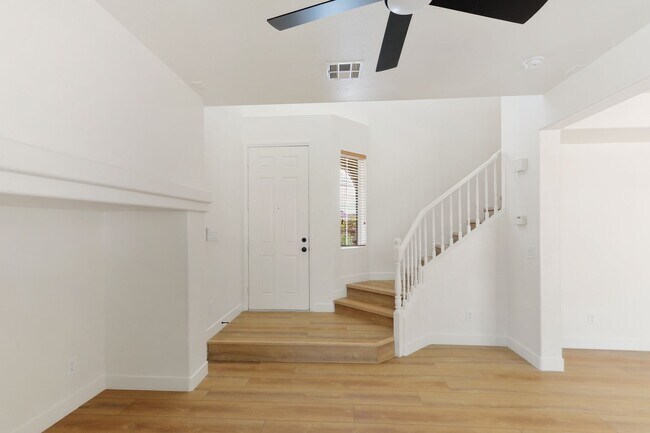 Building Photo - 5870 Lustrous Ct