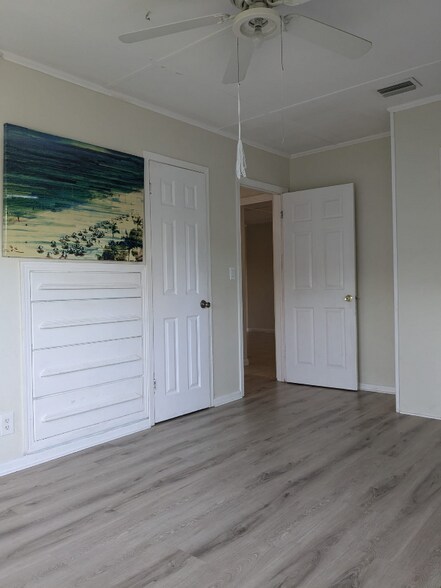 Building Photo - 305 3rd St