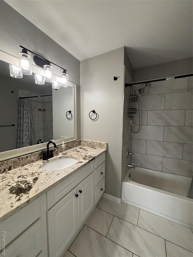 Building Photo - 15222 Ashley Ct