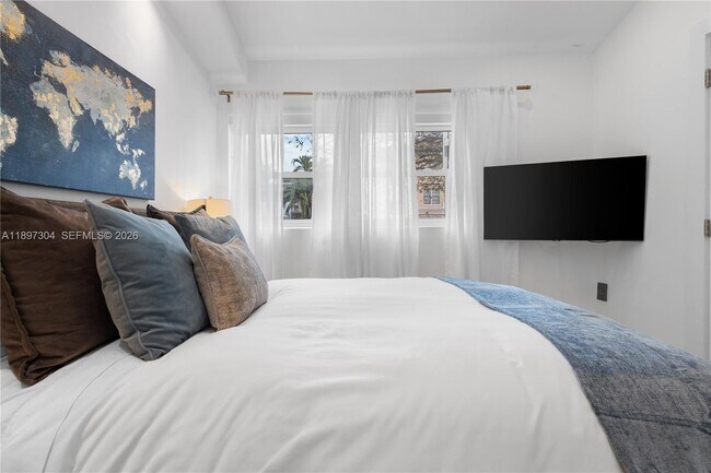 Building Photo - 1544 Michigan Ave