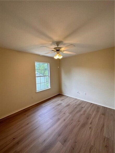 Building Photo - 2224 E Cinnamon Way