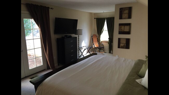 Master bedroom with private deck and walk-in closet - 546 E Nichols Dr