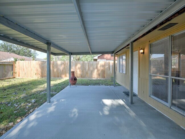 Building Photo - 1934 Feather Ridge Dr