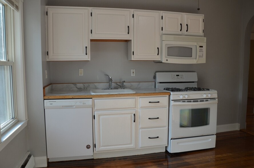 Building Photo - 16 Pierpont Rd