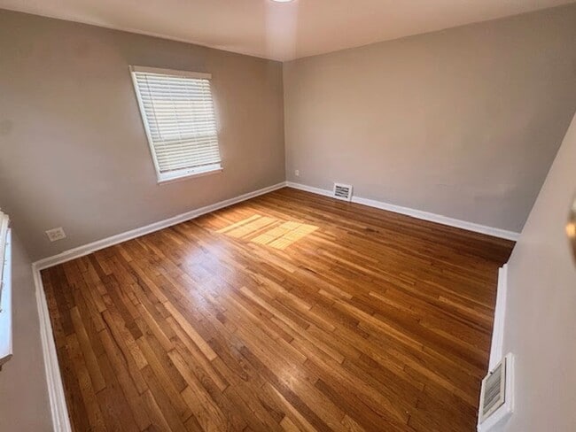 Building Photo - Bungalow Comfort in Berdell Hills