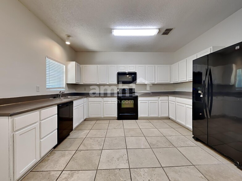 Building Photo - 2613 Fox Creek Dr