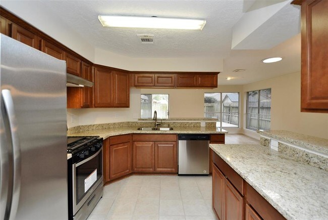 Building Photo - 15631 Fox Springs Dr