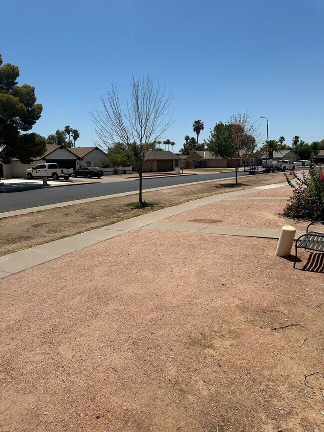 Building Photo - Spacious 4BR Townhome in Phoenix