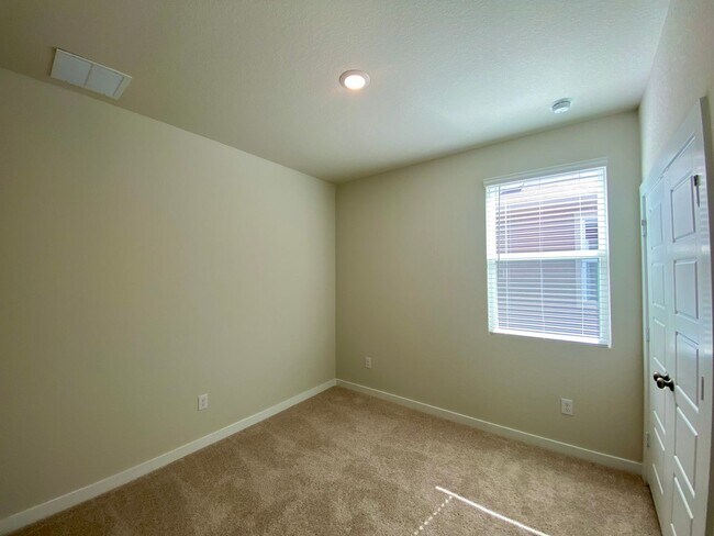 Building Photo - BRAND NEW HOME
