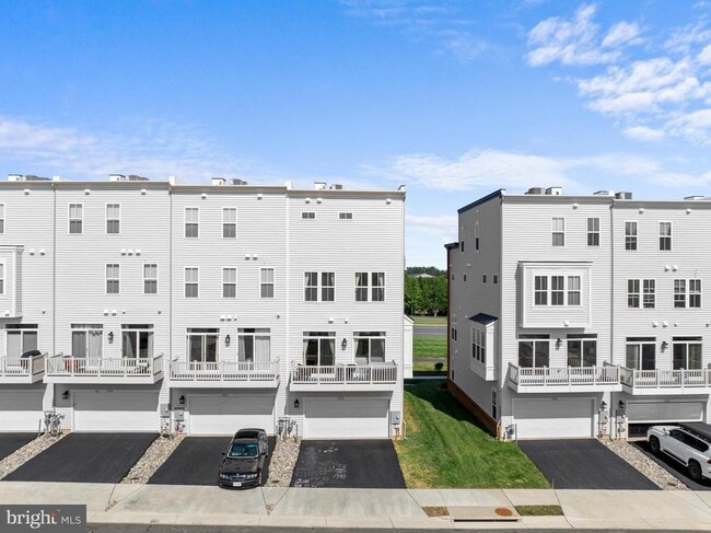 Building Photo - 23158 Horseshoe Trl Sq