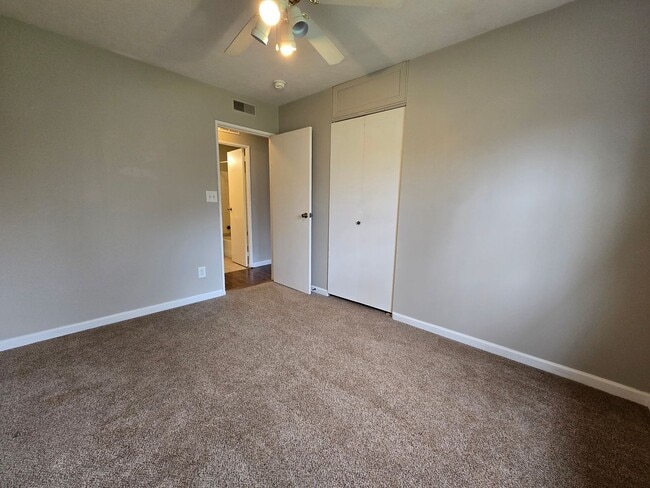 Building Photo - 3 Bedroom Century Modern Home