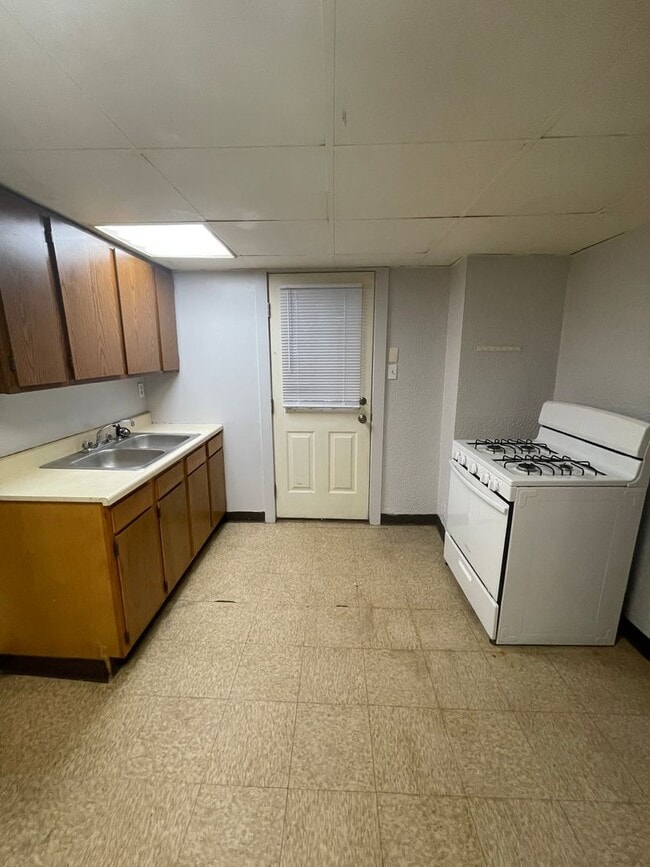 Building Photo - 1600 McClure St