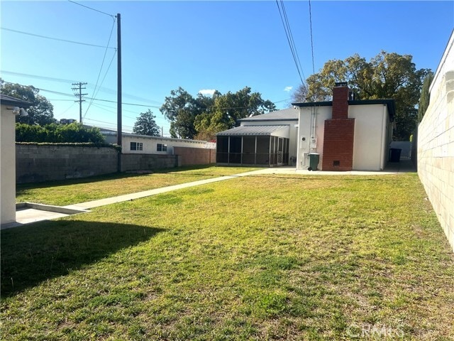 Building Photo - 810 E Tujunga Ave