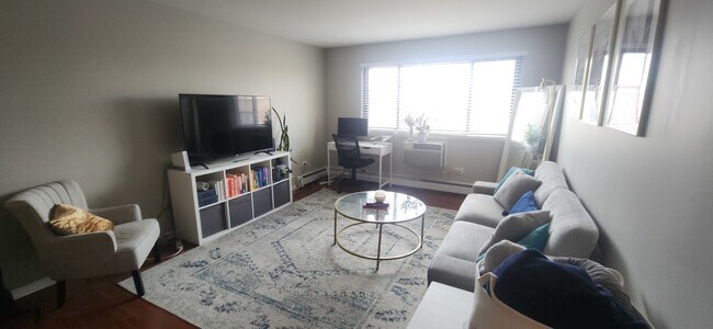 Building Photo - 607 W Wrightwood Ave