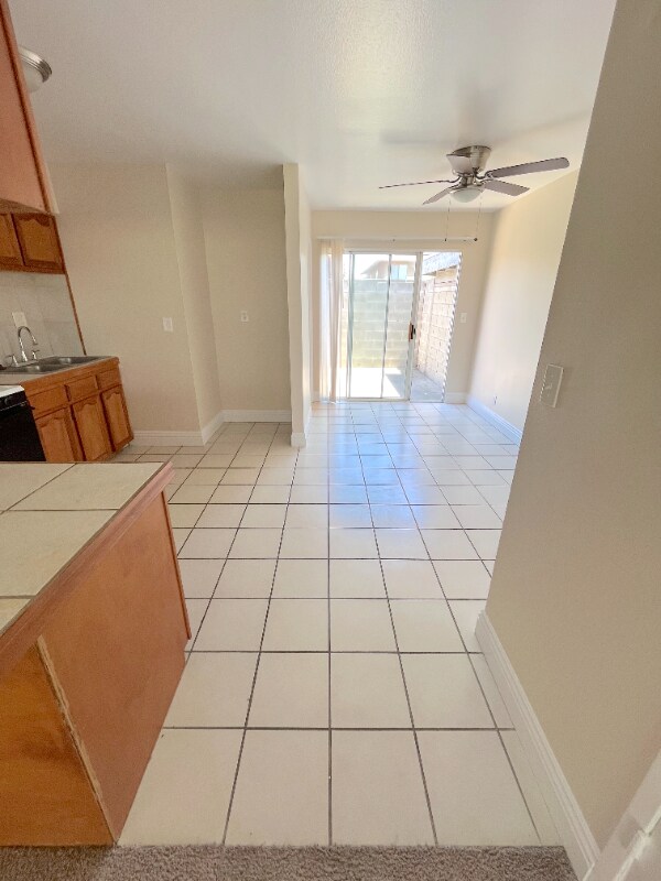 Building Photo - 1318 W Winn Dr