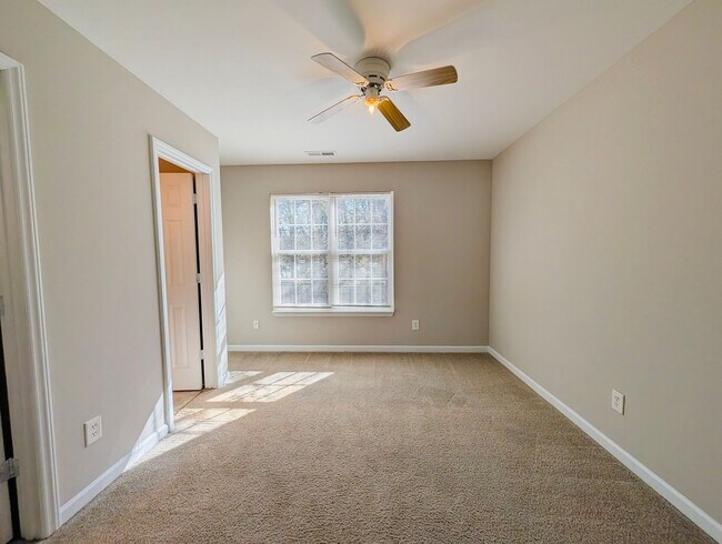 Building Photo - Great Rental Close to NC State