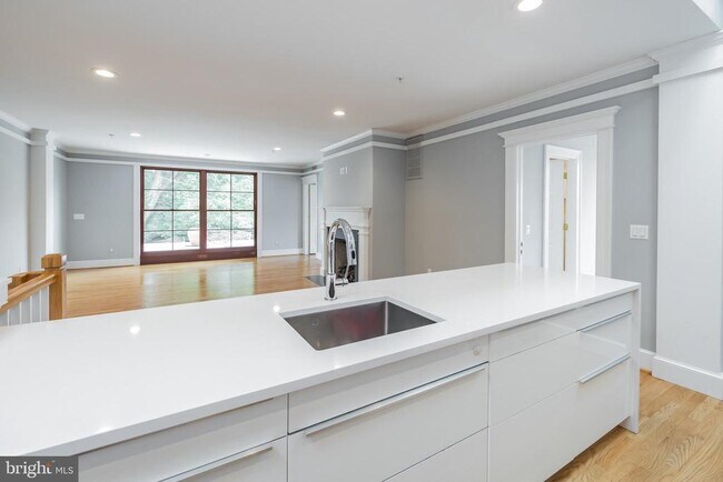 Building Photo - 1351 Wisconsin Ave NW