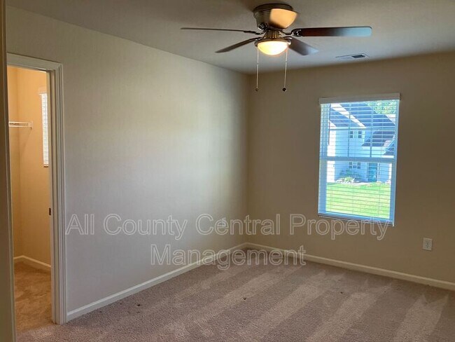 Building Photo - 230 Smith Glen Dr