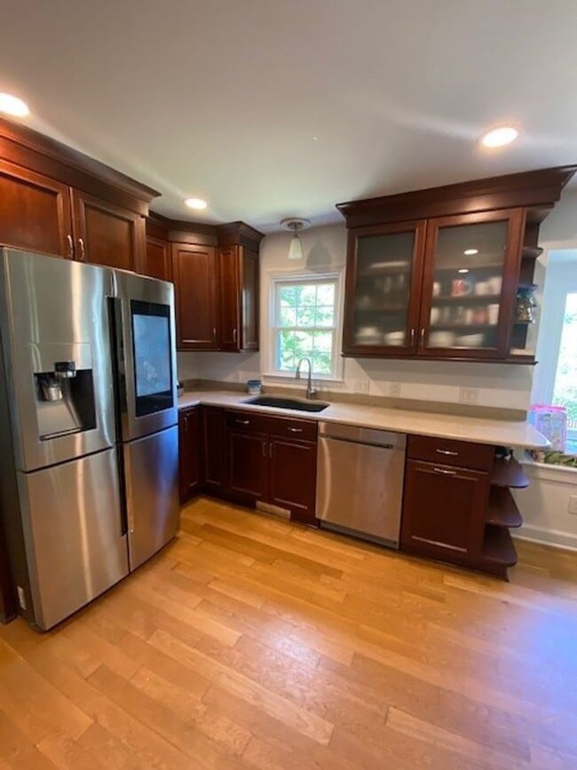 Building Photo - Welcome to this stunning fully furnished 4...