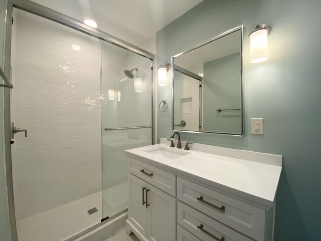 Building Photo - Renovated Two Bedroom Condo on Hilton Head...