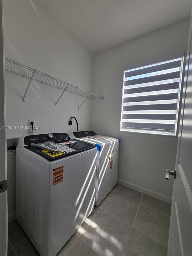 Building Photo - 2741 SE 24th Ct