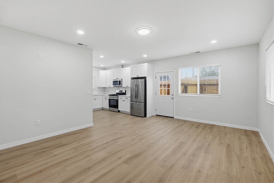 Building Photo - 8120 Melrose Ln