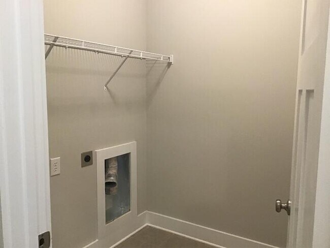 Building Photo - 700 Rivulet Dr SW