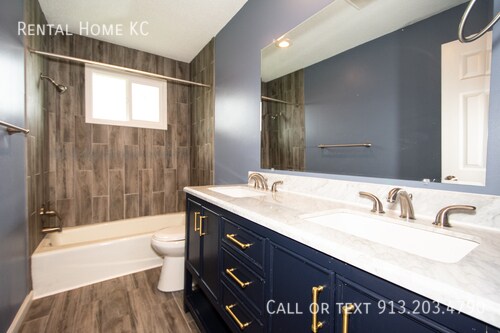 Building Photo - 2116 E 144th St