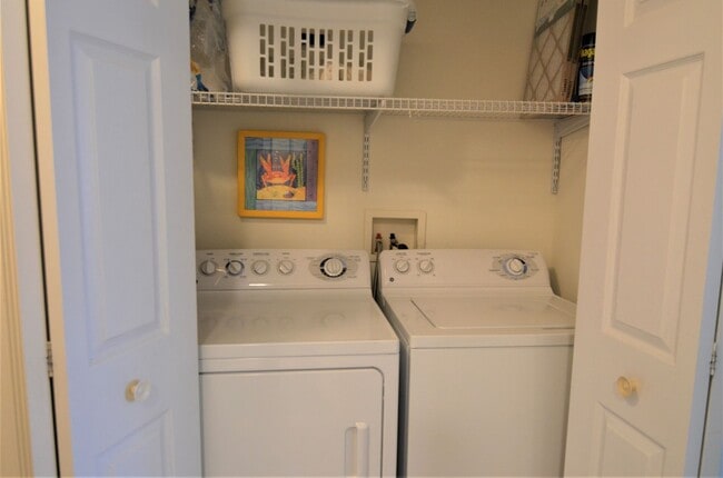 Building Photo - 3 BR, 2.5 BA Versailles Townhouse - Pet Friendly, Bike to Beach