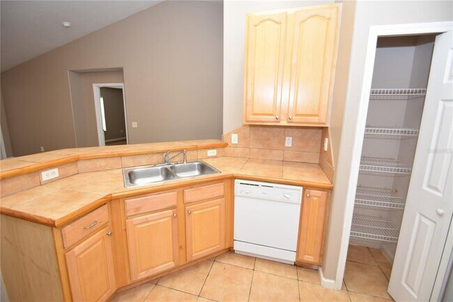 Building Photo - 7 Ryarbor Dr