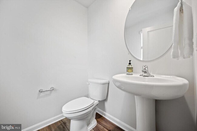Building Photo - 116 Woodford Dr