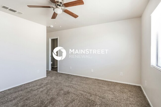 Building Photo - 4 Bedroom Pet-Friendly Home in TUCSON, AZ with Main Street Renewal