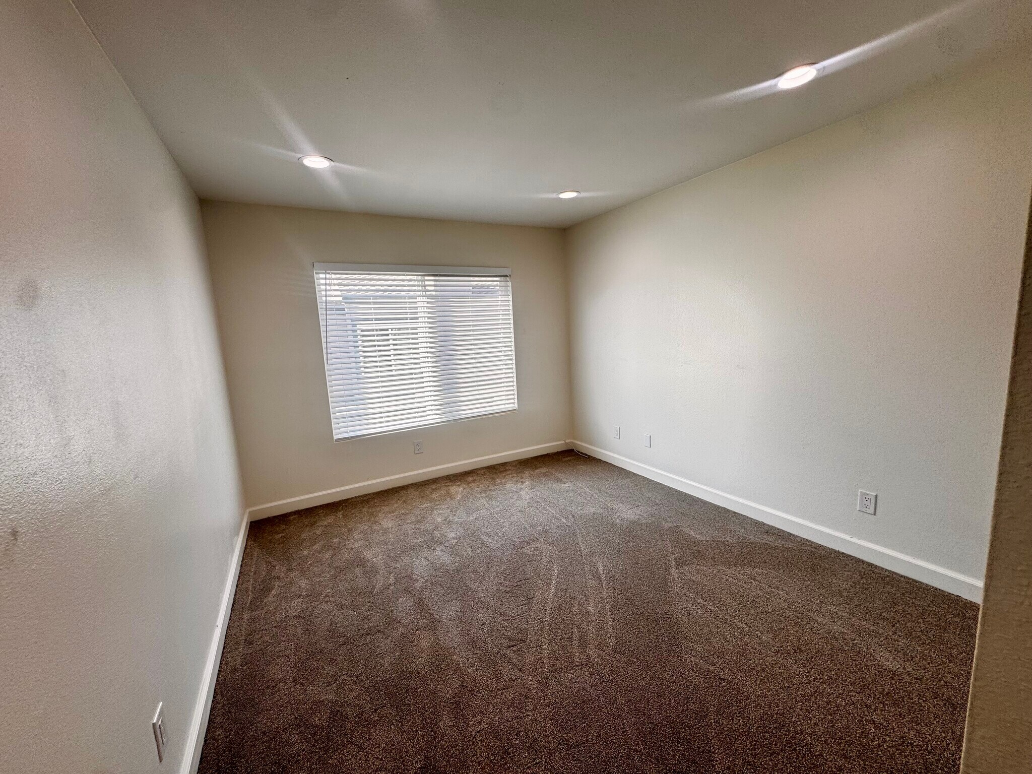 Building Photo - 1102 Cleghorn Dr