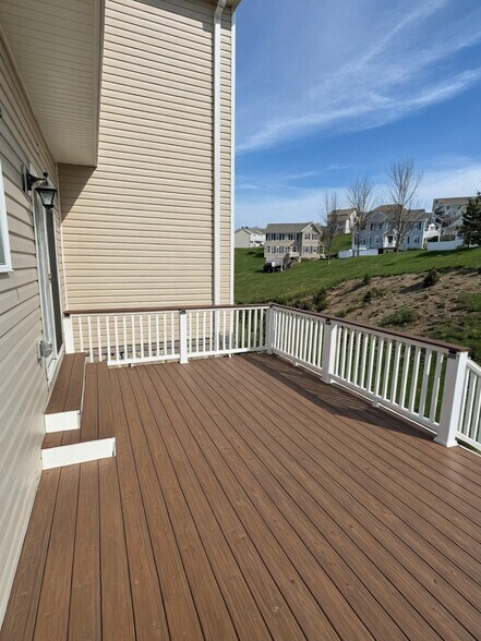 Building Photo - 680 Freedom Dr