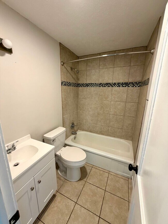 Building Photo - 56644 Crescent Dr