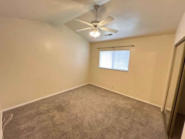 Building Photo - 581 S 225 W