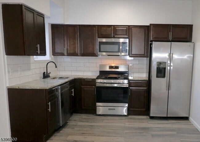 Building Photo - 14 Gouverneur St