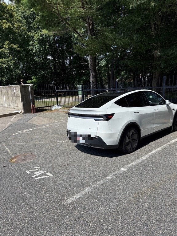 Building Photo - 32 Whites Ave