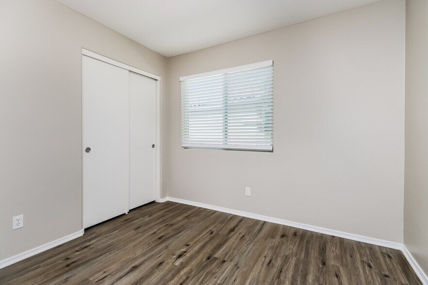 Building Photo - 8748 E Crescent Ave