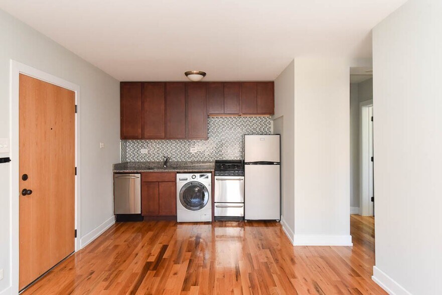 Building Photo - 555 W Arlington Pl
