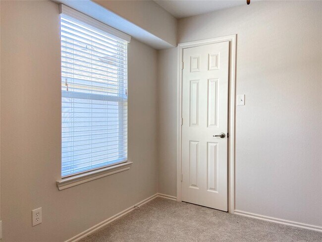 Building Photo - 27 Whitekirk Pl