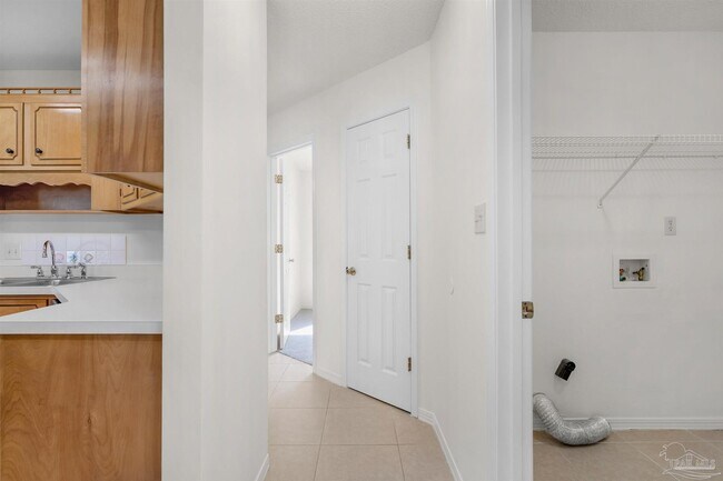 Building Photo - 9568 Brentwood Blvd