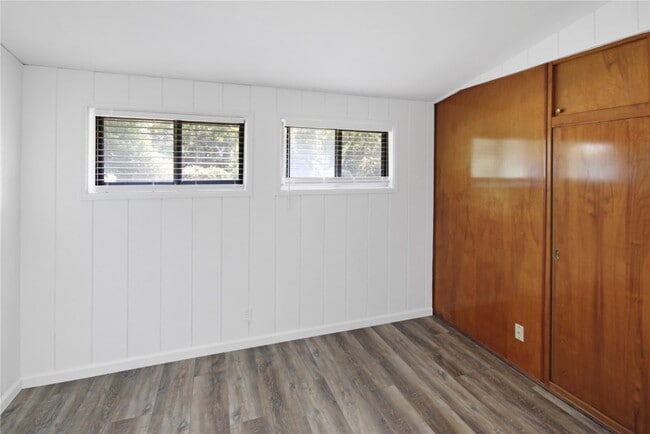 Building Photo - 613 Fieldcrest Dr