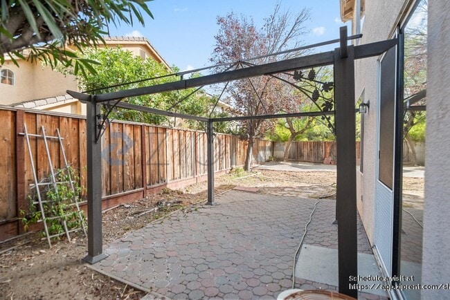 Building Photo - 514 Issac Ct