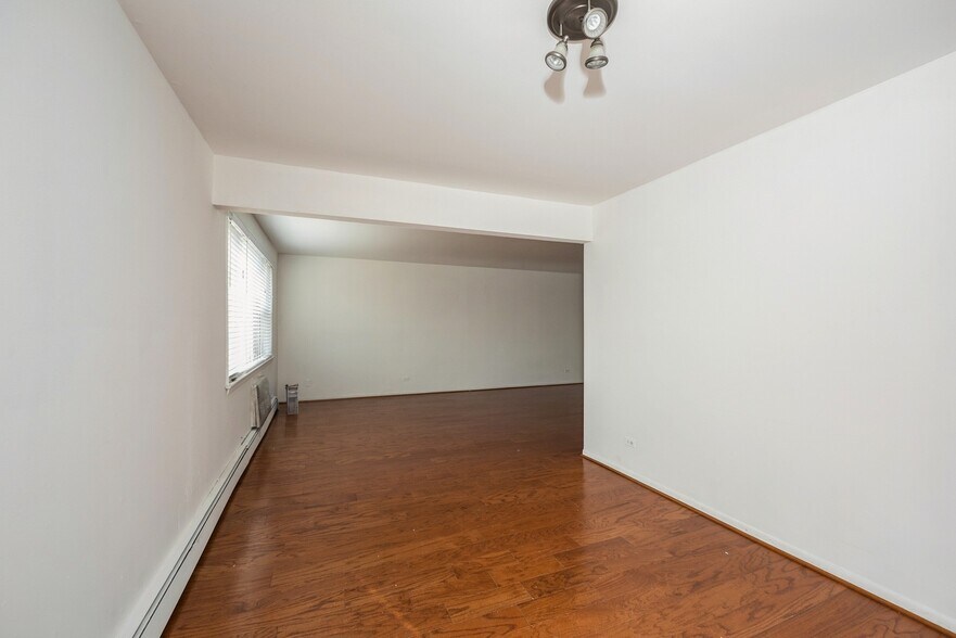 Building Photo - 8640 Skokie Blvd