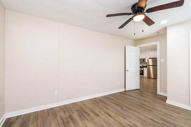 Building Photo - 605 Hospital St