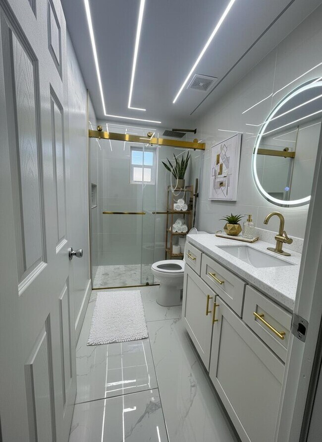 Building Photo - 2346 Lakeshore Cir