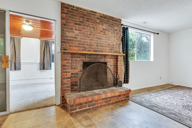 Building Photo - Boulder Ranch Style Home Available Now